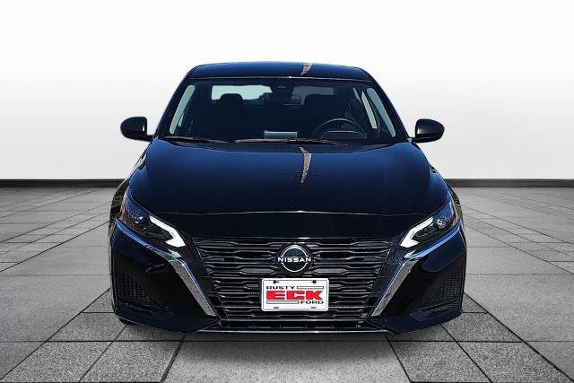 Used 2024 Nissan Altima 2.5 SV FWD image 2