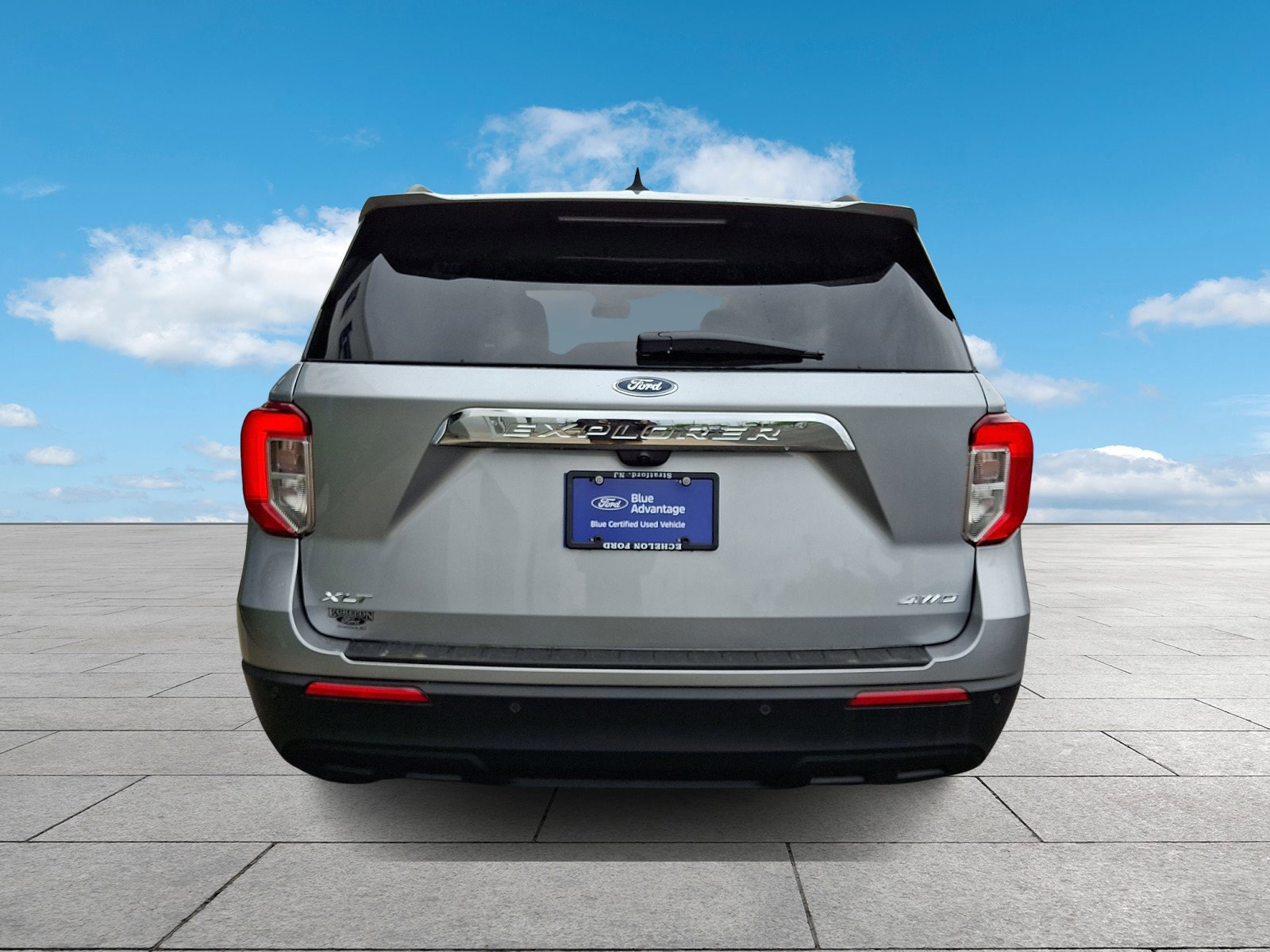 Certified 2023 Ford Explorer XLT AWD/4WD image 3