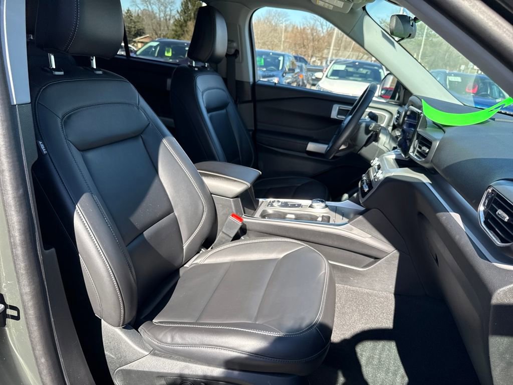 Certified 2023 Ford Explorer XLT w/ Equipment Group 202A image 9