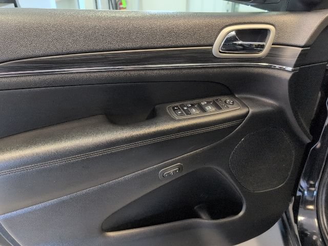 Used 2022 Jeep Grand Cherokee Limited w/ Technology Group AWD/4WD image 14