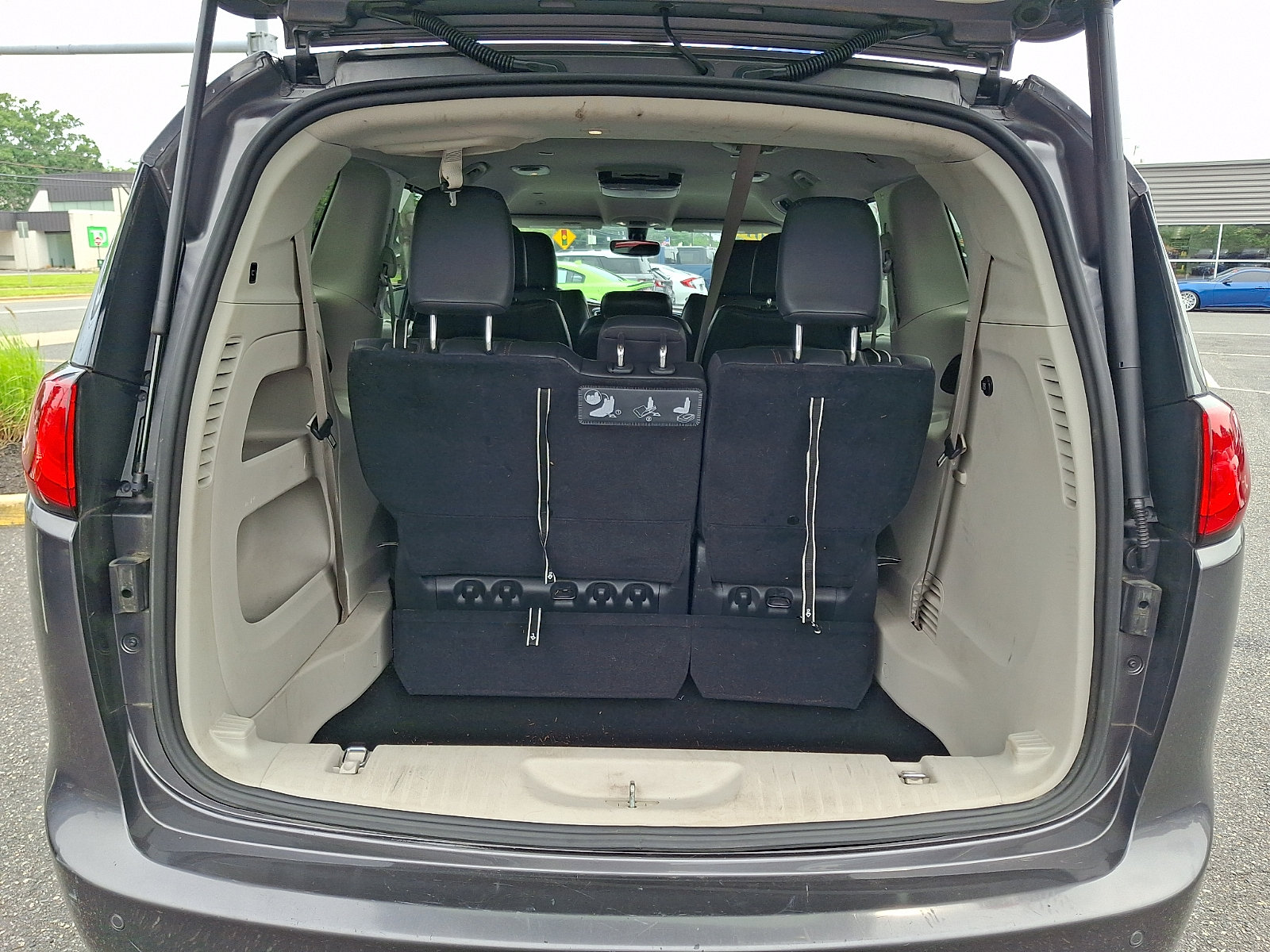 Used 2019 Chrysler Pacifica Touring-L FWD image 30