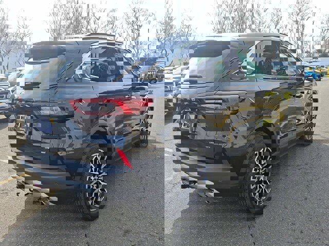 Certified 2024 Ford Escape SE w/ PHEV Premium Package image 8