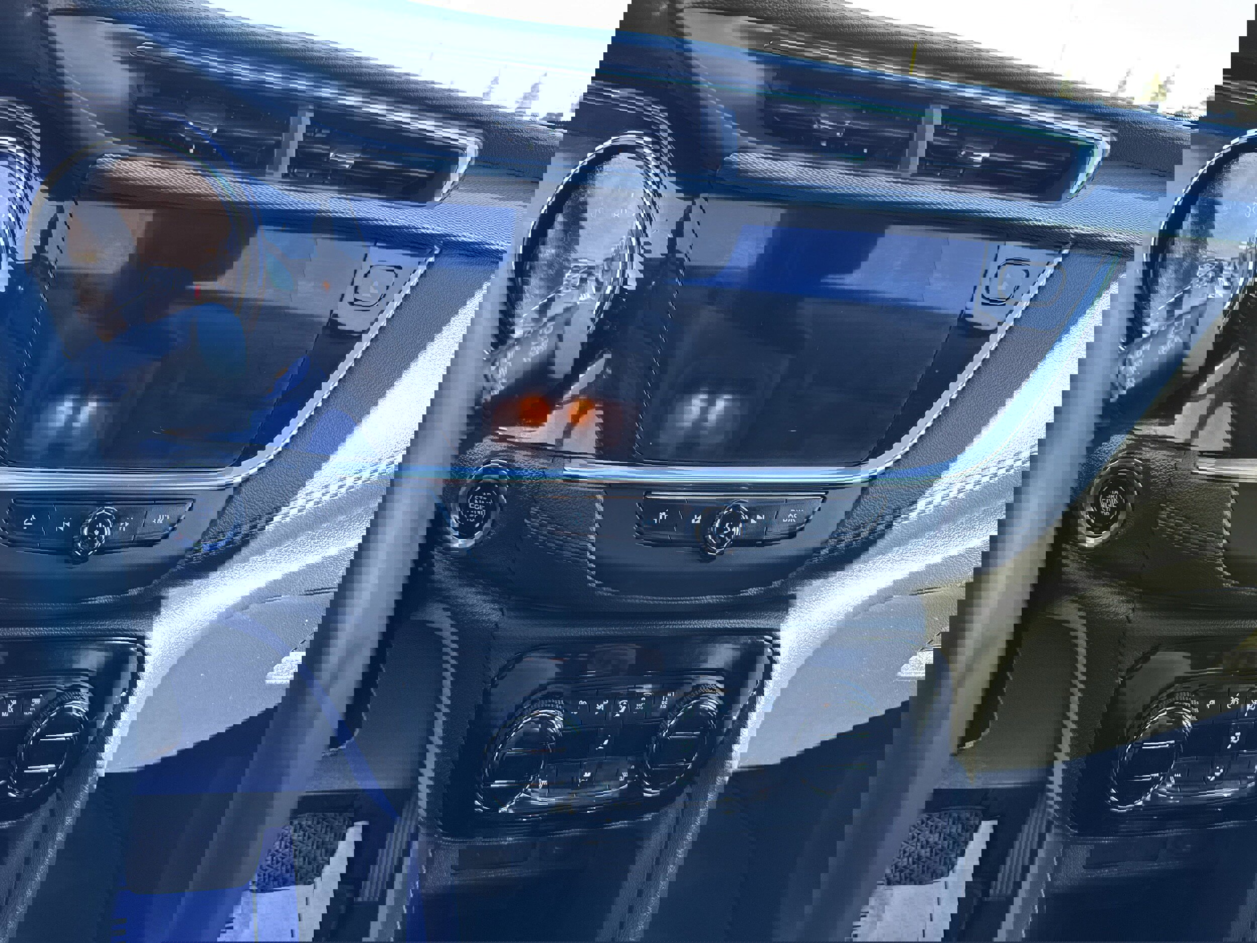 Used 2022 Buick Encore GX Select image 13