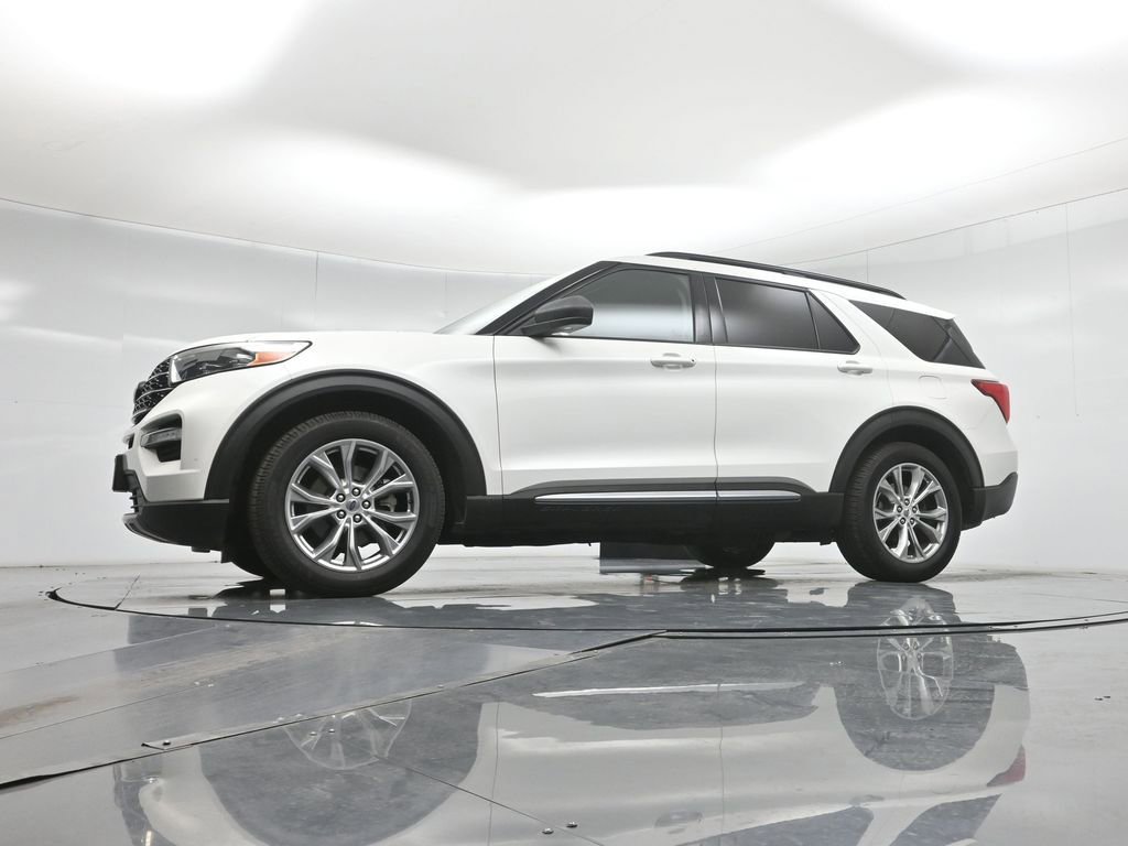 Certified 2021 Ford Explorer XLT w/ Equipment Group 202A RWD image 8