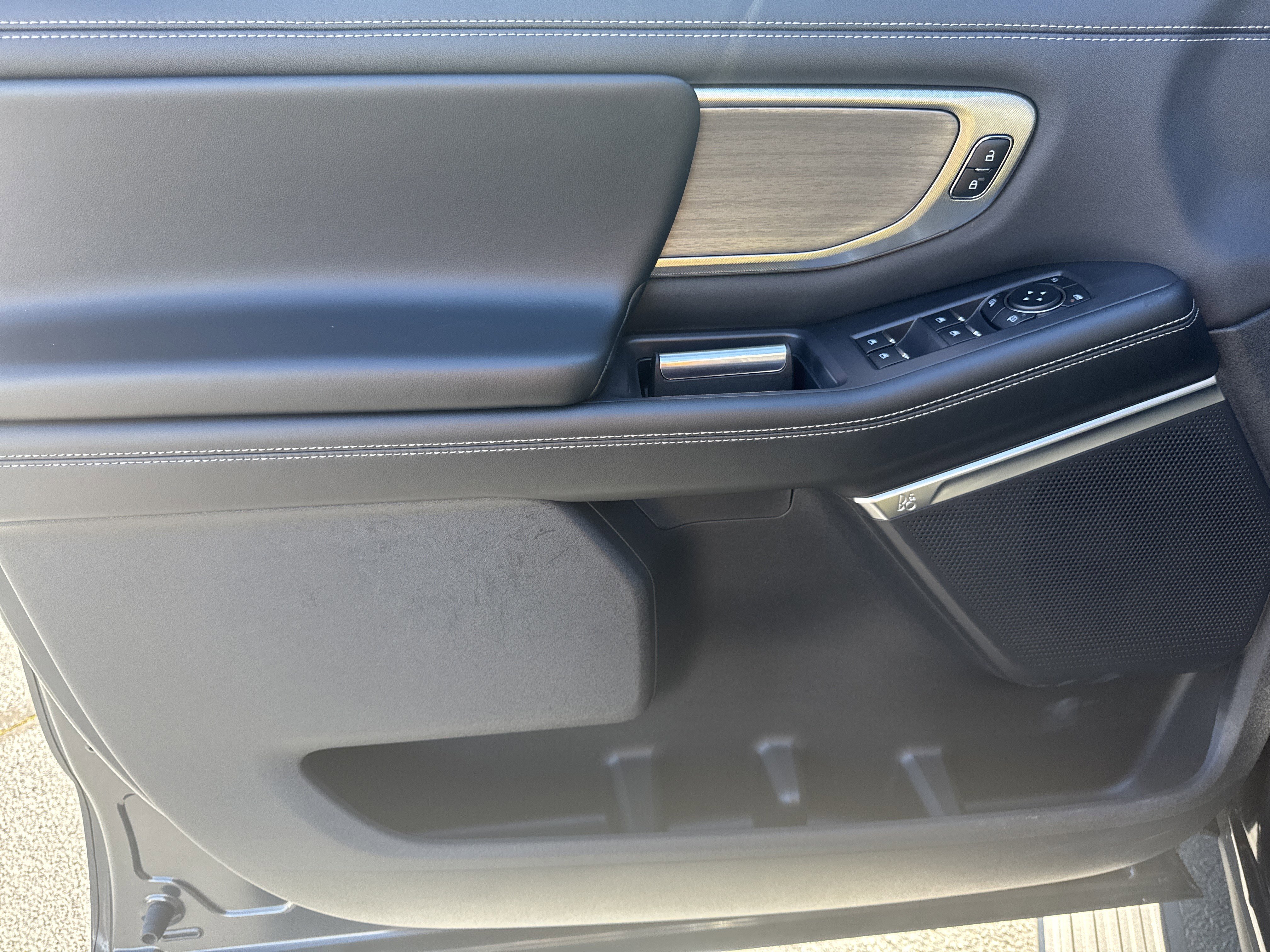 Certified 2025 Ford Expedition Platinum w/ Driver's Package image 10