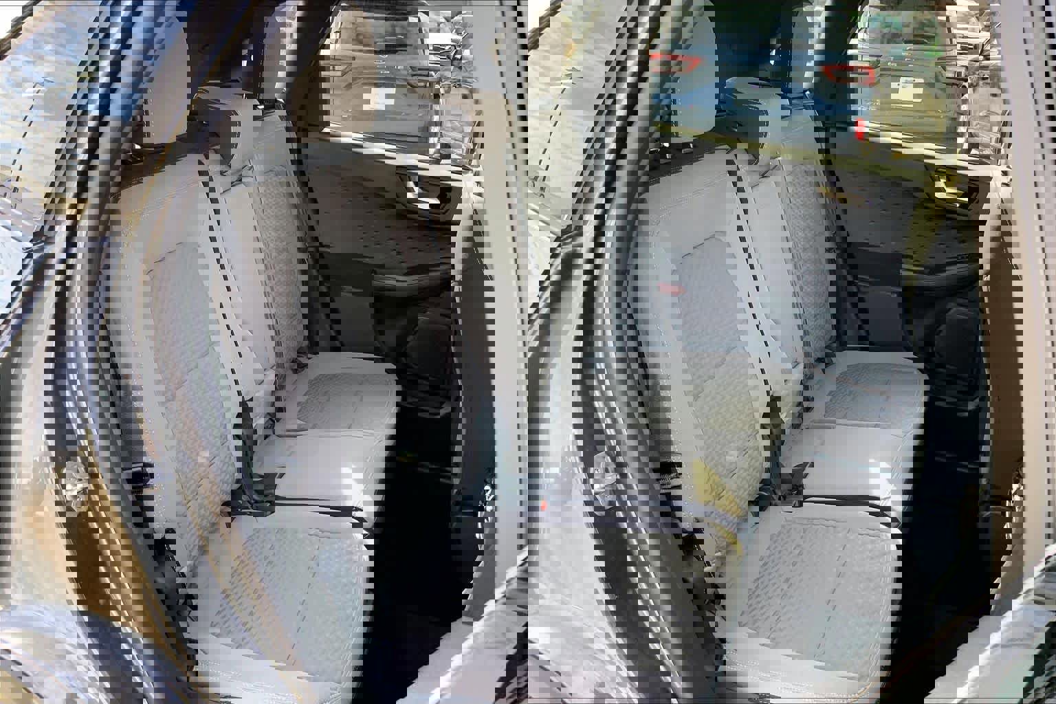 Certified 2020 Ford Escape SE image 17