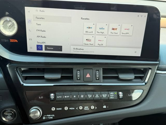 Used 2024 Lexus ES 300h w/ Premium Package FWD image 12