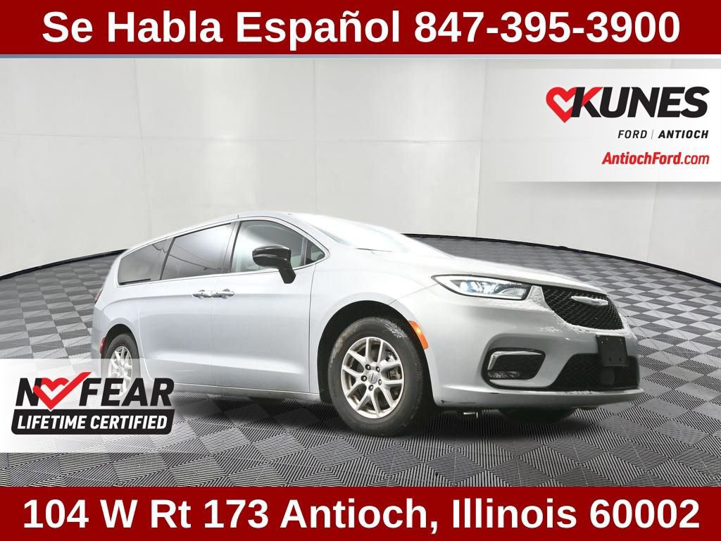 Used 2024 Chrysler Pacifica Touring-L image 26