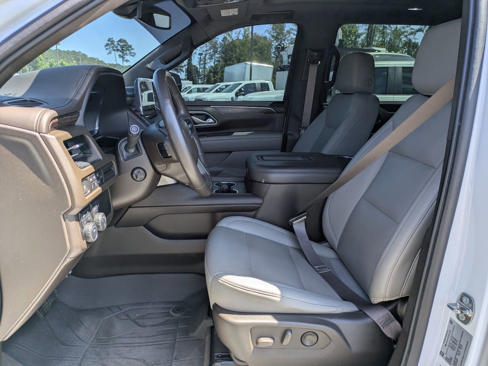 Used 2022 Chevrolet Suburban Z71 w/ Luxury Package image 11