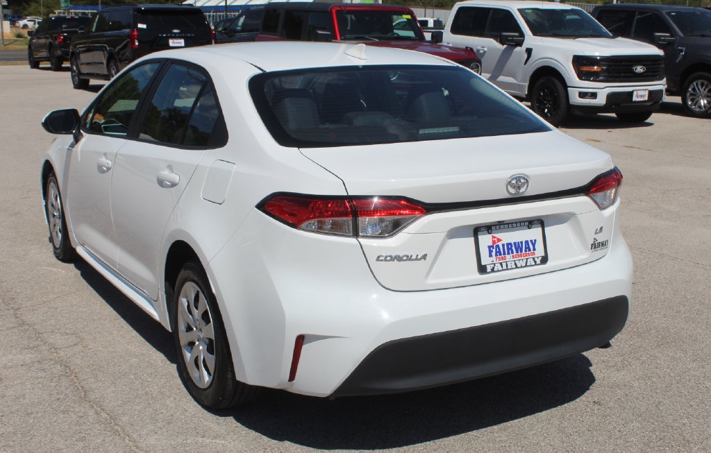 Used 2025 Toyota Corolla LE FWD image 9