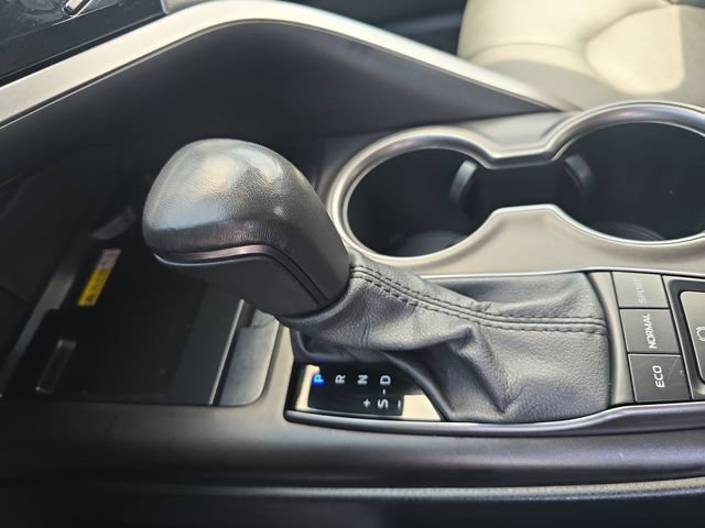 Used 2023 Toyota Camry XSE FWD image 19