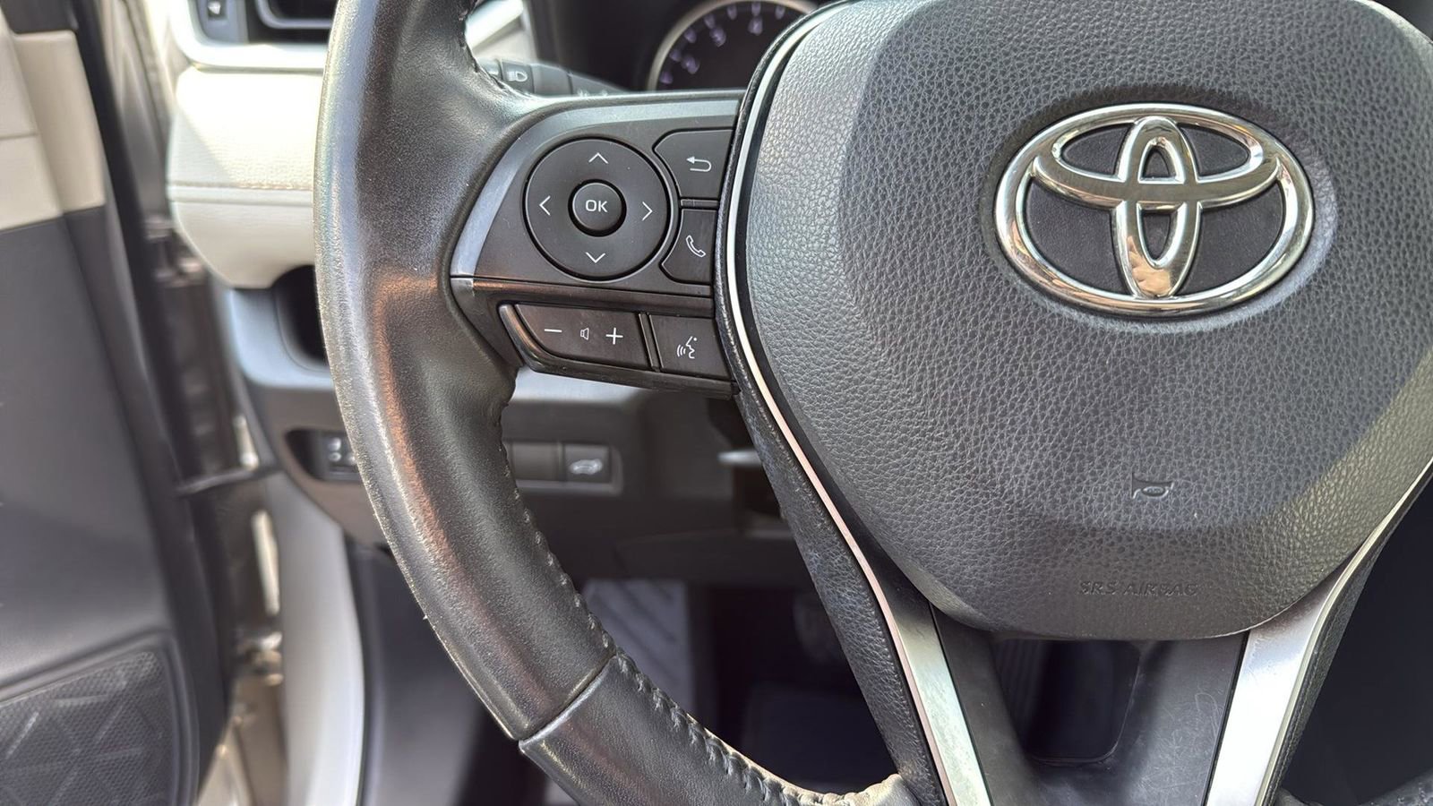 Used 2019 Toyota RAV4 XLE Premium image 16