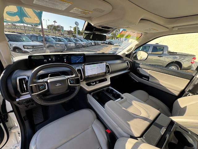 Certified 2025 Ford Expedition Active AWD/4WD image 17