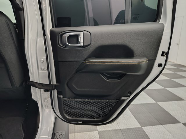 Used 2024 Jeep Wrangler Unlimited Sahara AWD/4WD image 28