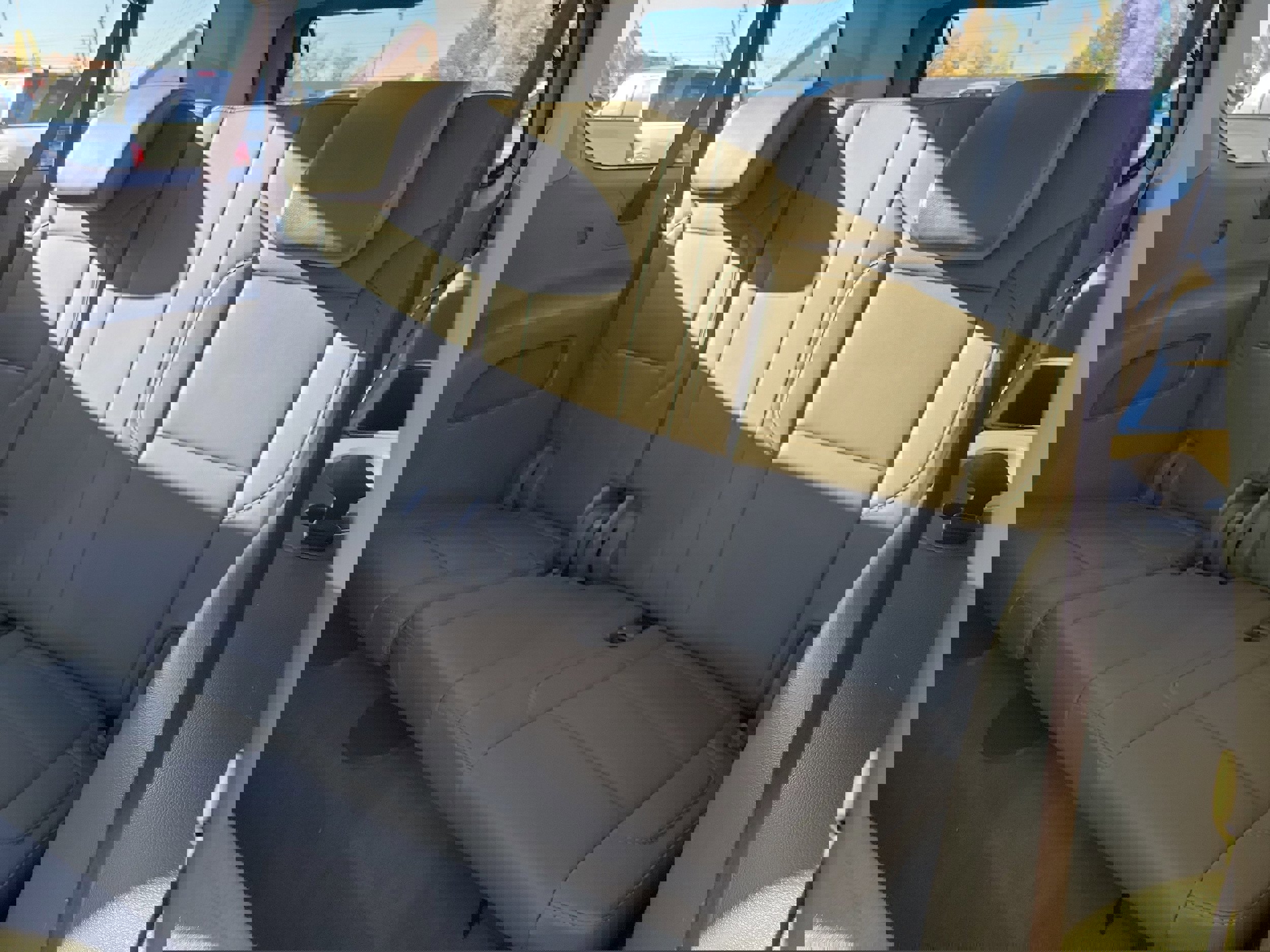 Used 2018 Chevrolet Suburban LT w/ Luxury Package image 13