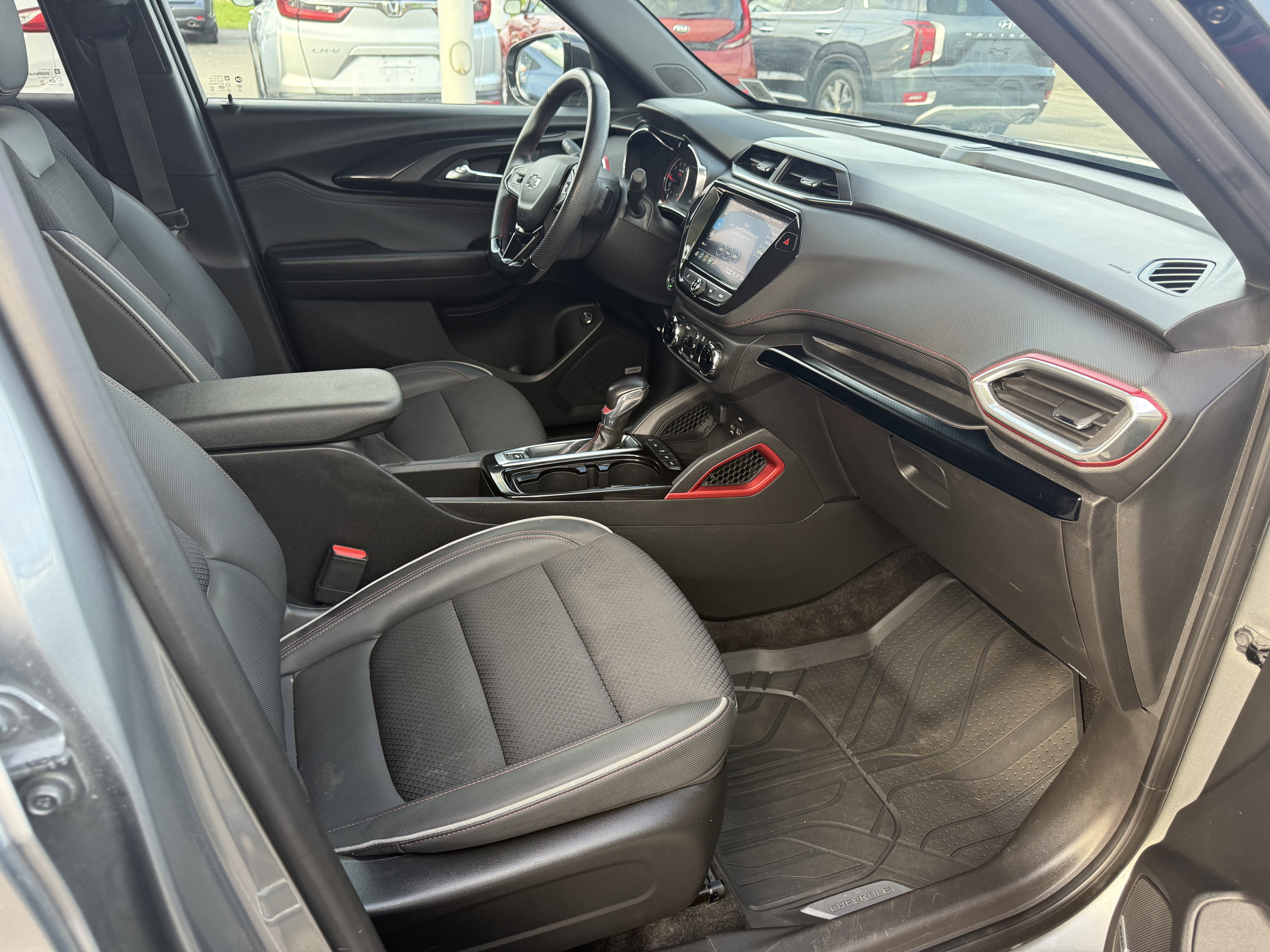 Used 2023 Chevrolet TrailBlazer RS w/ Sun and Liftgate Package image 11