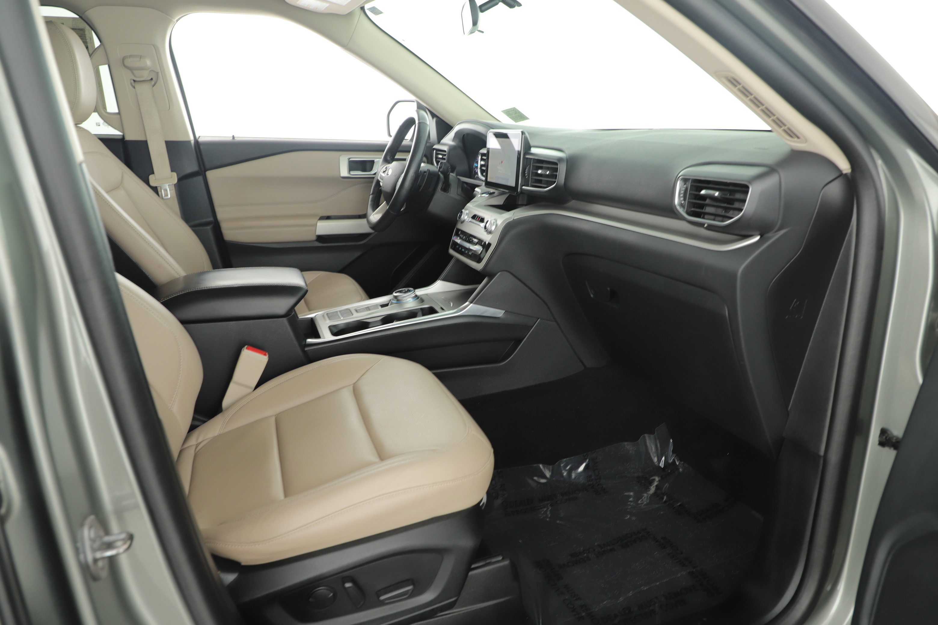 Certified 2020 Ford Explorer XLT w/ Equipment Group 202A image 13