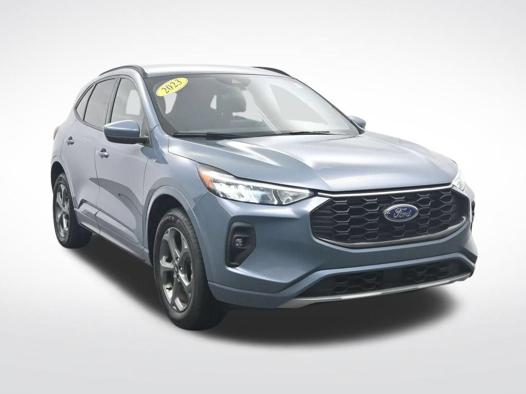 Certified 2023 Ford Escape ST-Line Select AWD/4WD image 3