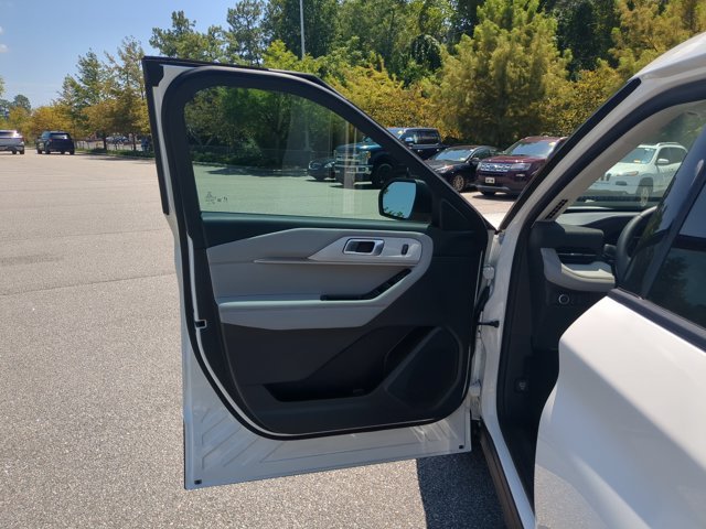 Certified 2025 Ford Explorer Active w/ Active Comfort Package AWD/4WD image 13