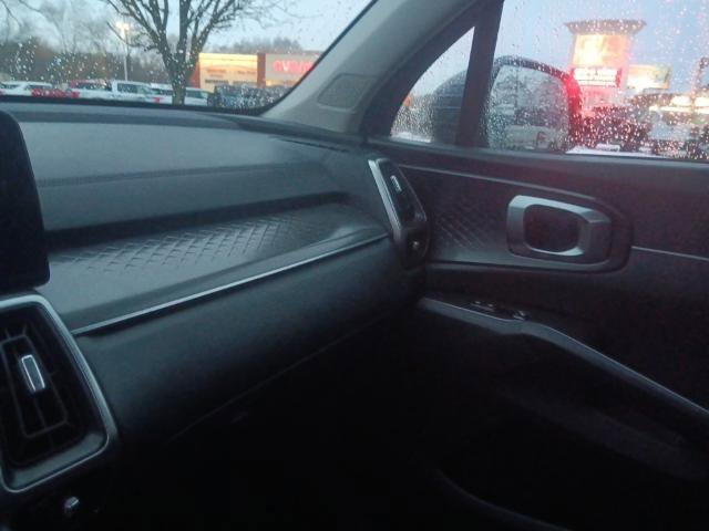 Used 2022 Kia Sorento LX image 38