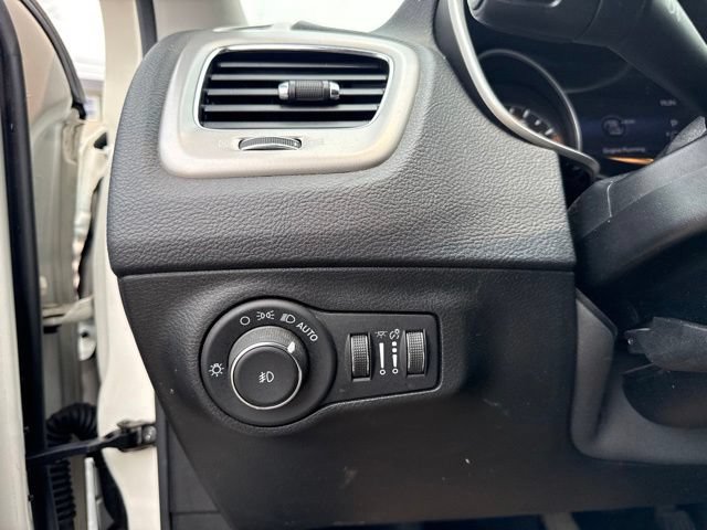 Used 2021 Jeep Compass Latitude w/ Sun and Sound Group AWD/4WD image 19
