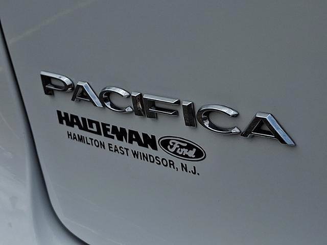 Used 2023 Chrysler Pacifica Touring-L FWD image 29