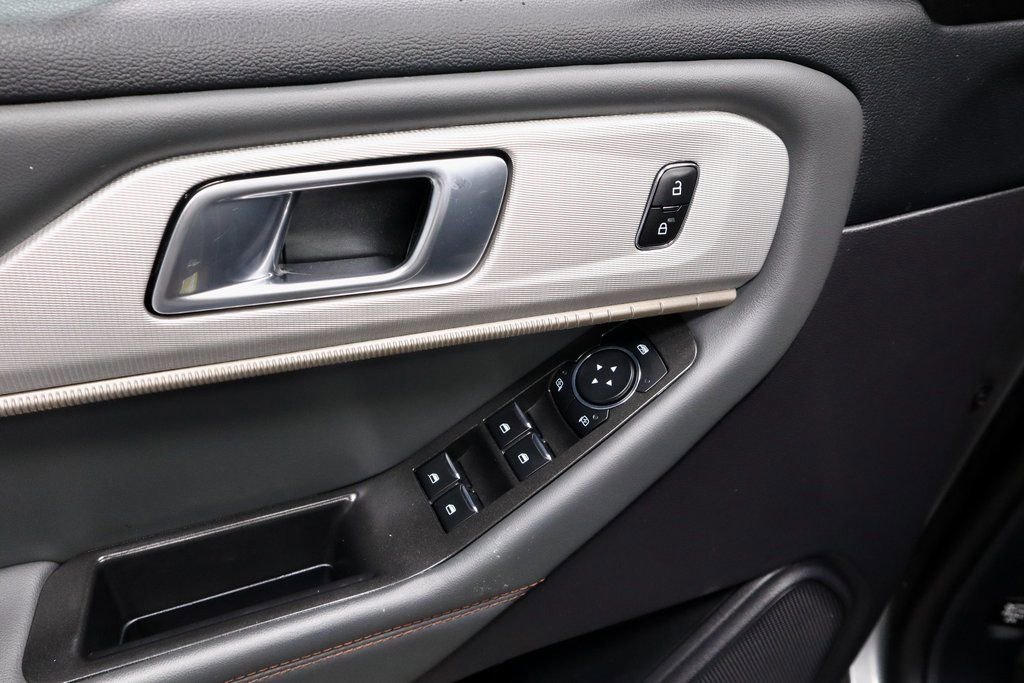 Certified 2025 Ford Explorer Active AWD/4WD image 24