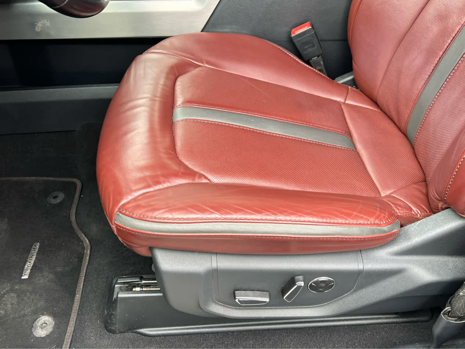 Certified 2022 Ford F450 Platinum w/ FX4 Off-Road Package image 31