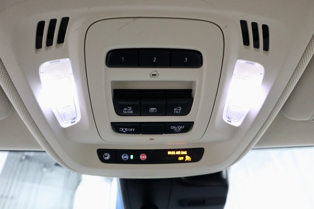 Used 2023 Buick Envision Avenir AWD/4WD image 36