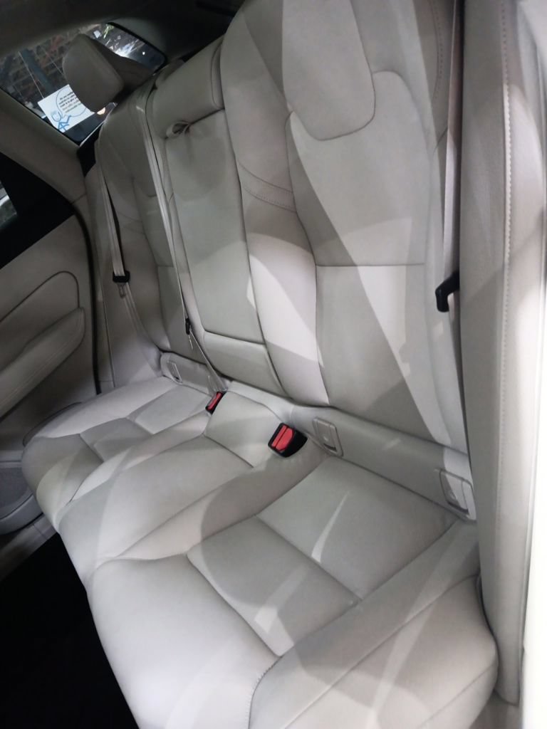 Used 2024 Volvo XC60 B5 Core w/ Protection Package Premier AWD/4WD image 6