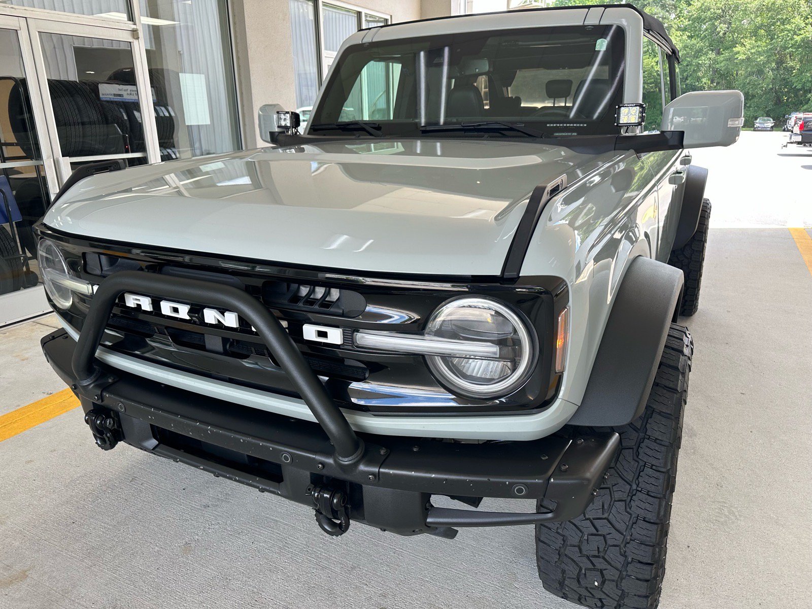 Certified 2022 Ford Bronco Outer Banks w/ Sasquatch Package AWD/4WD image 2