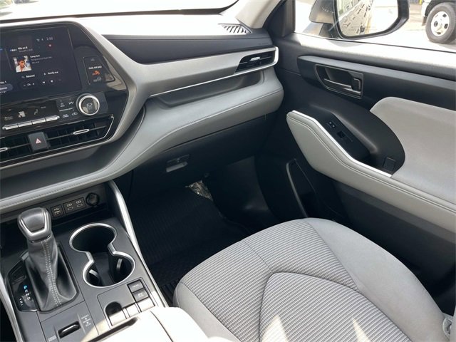 Used 2023 Toyota Highlander LE image 15