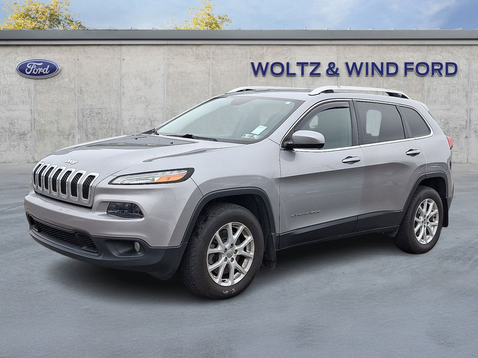 Used 2017 Jeep Cherokee Latitude w/ Cold Weather Group image 3
