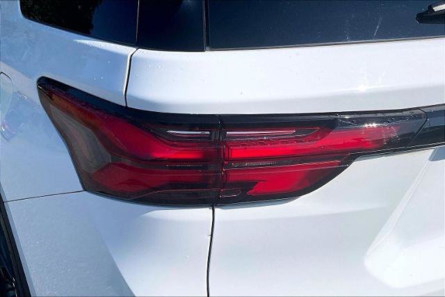 Used 2022 Chevrolet Traverse RS AWD/4WD image 31