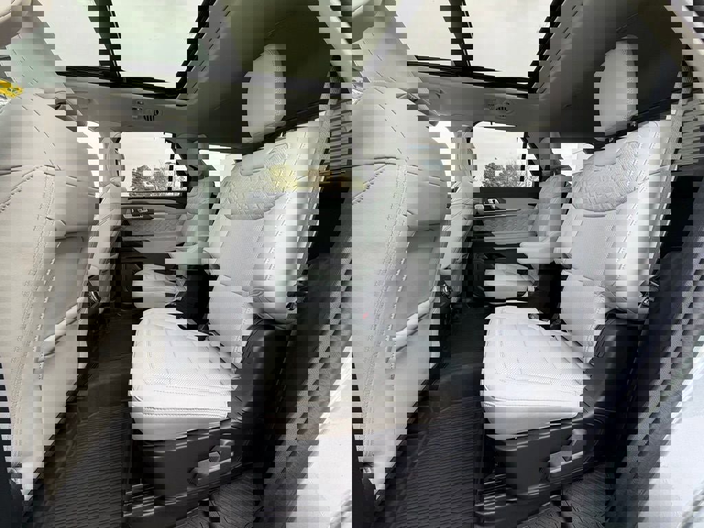 Certified 2025 Ford Explorer Platinum w/ Ultimate Package image 34