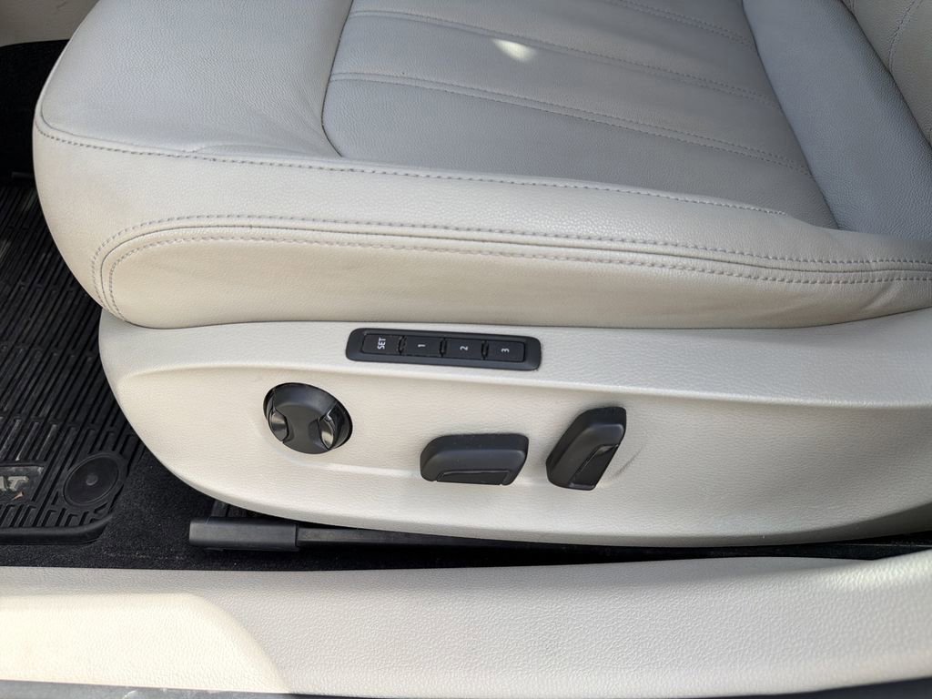 Used 2020 Volkswagen Passat 2.0T SEL image 19