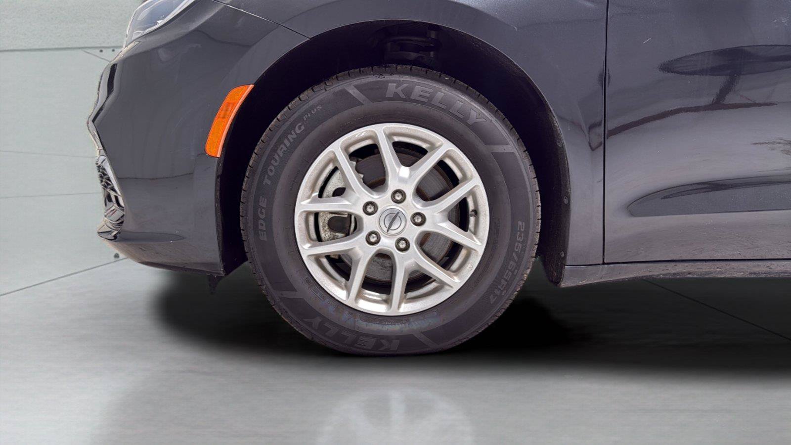 Used 2022 Chrysler Pacifica Touring-L FWD image 29