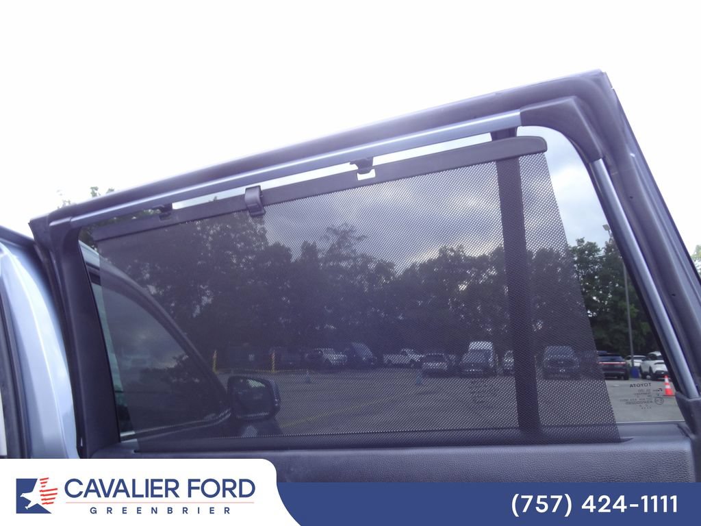 Used 2022 Toyota Highlander XLE AWD/4WD image 14