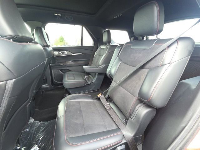 Certified 2025 Ford Explorer ST AWD/4WD image 17