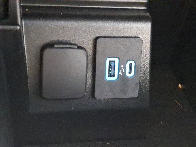 Certified 2022 Ford Explorer XLT w/ Equipment Group 202A image 26