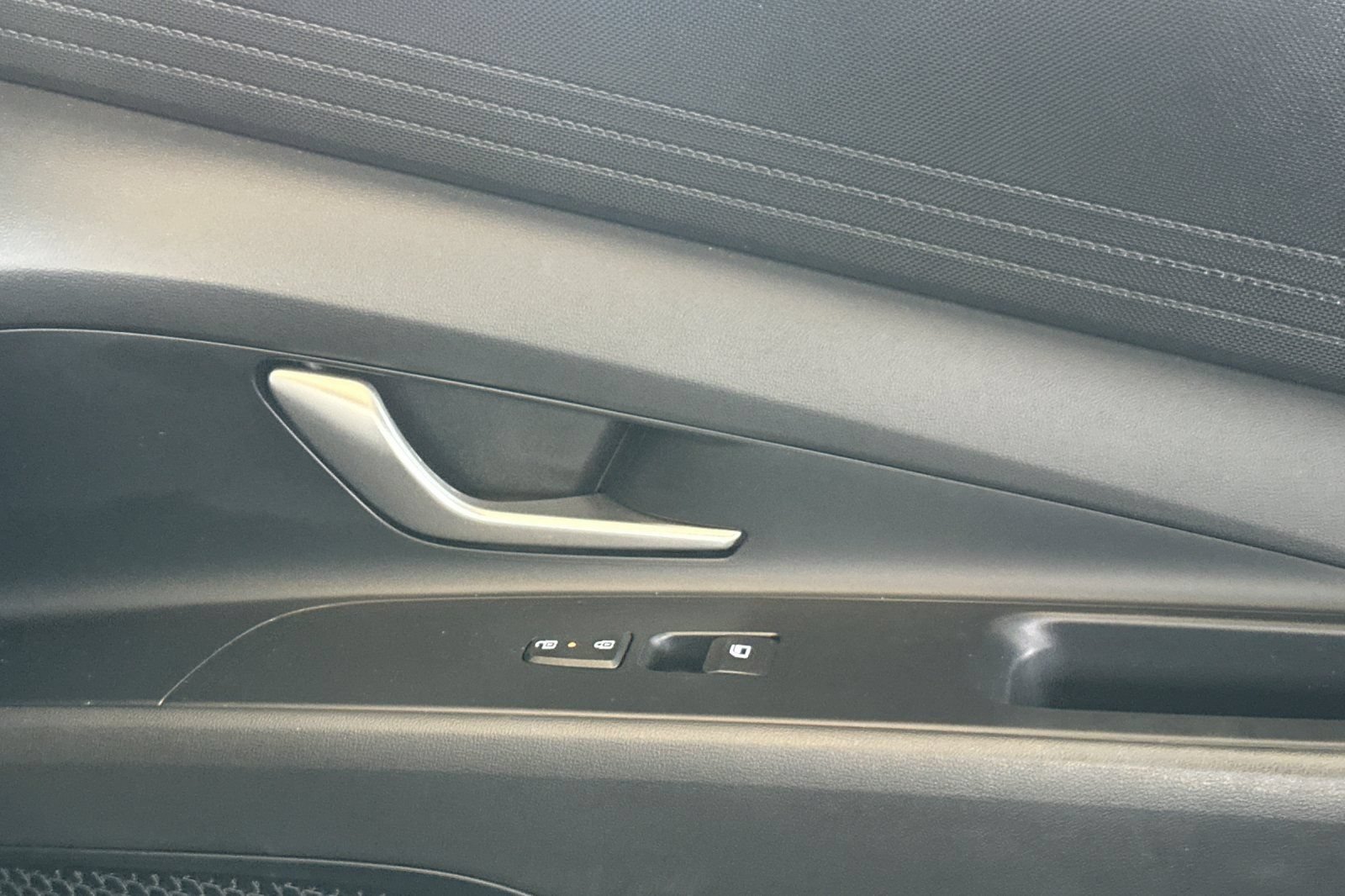 Used 2025 Hyundai Elantra SE FWD image 17