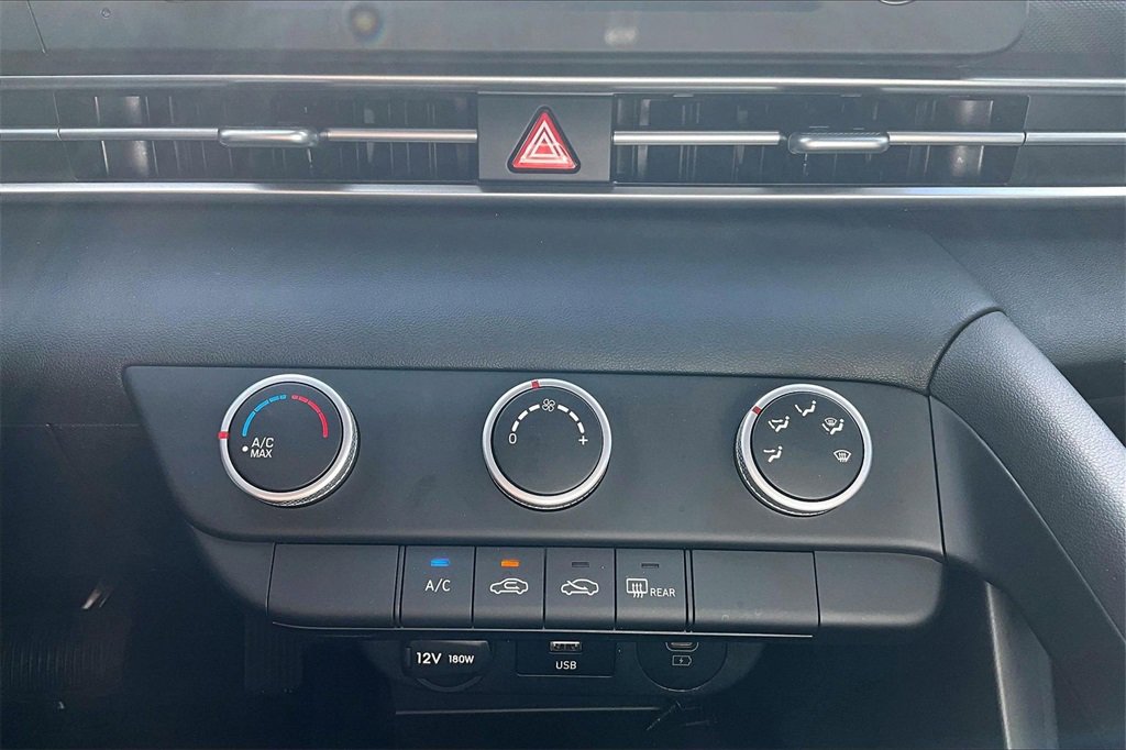 Used 2025 Hyundai Elantra SE w/ Cargo Package image 31