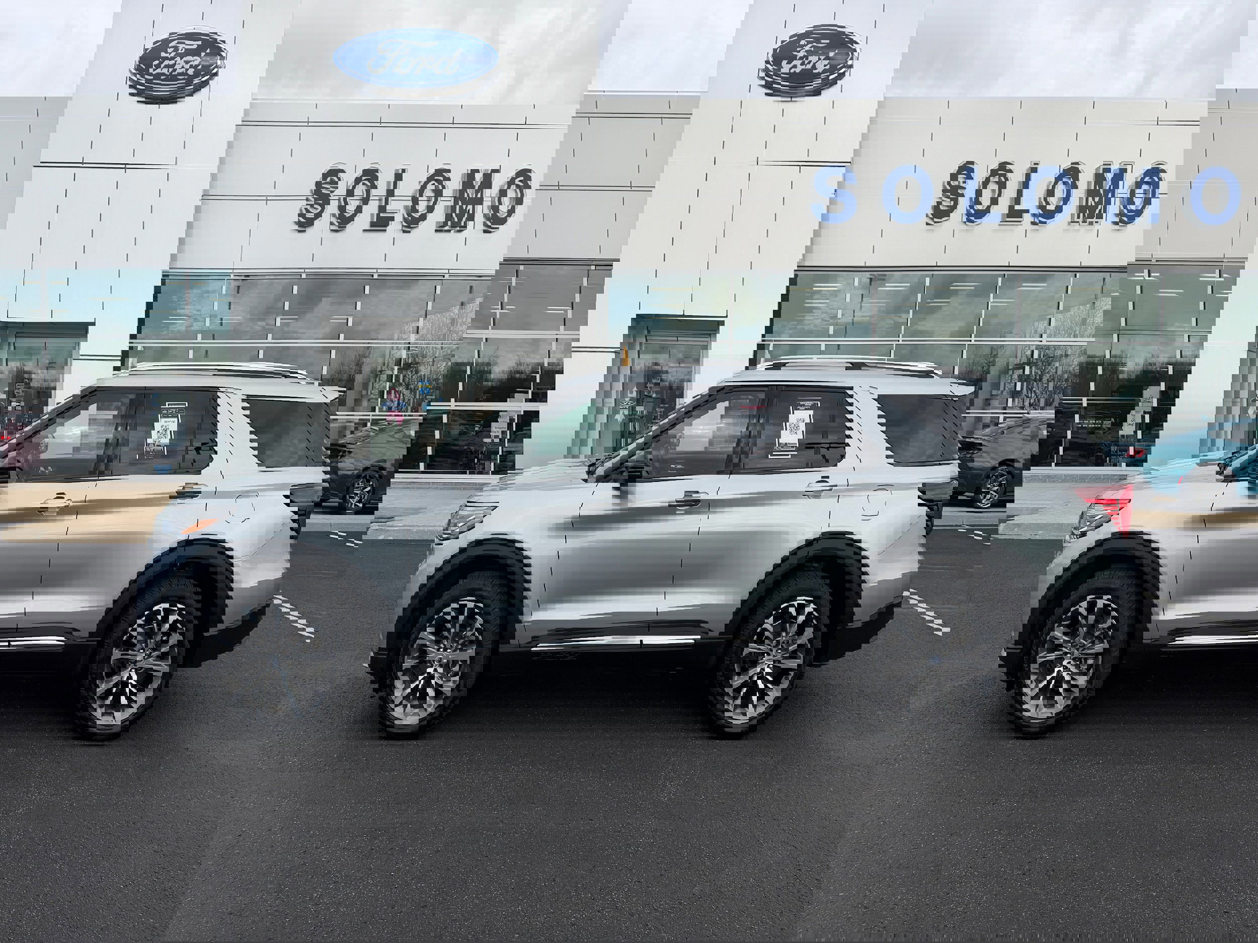 Certified 2025 Ford Explorer Platinum w/ Ultimate Package image 6
