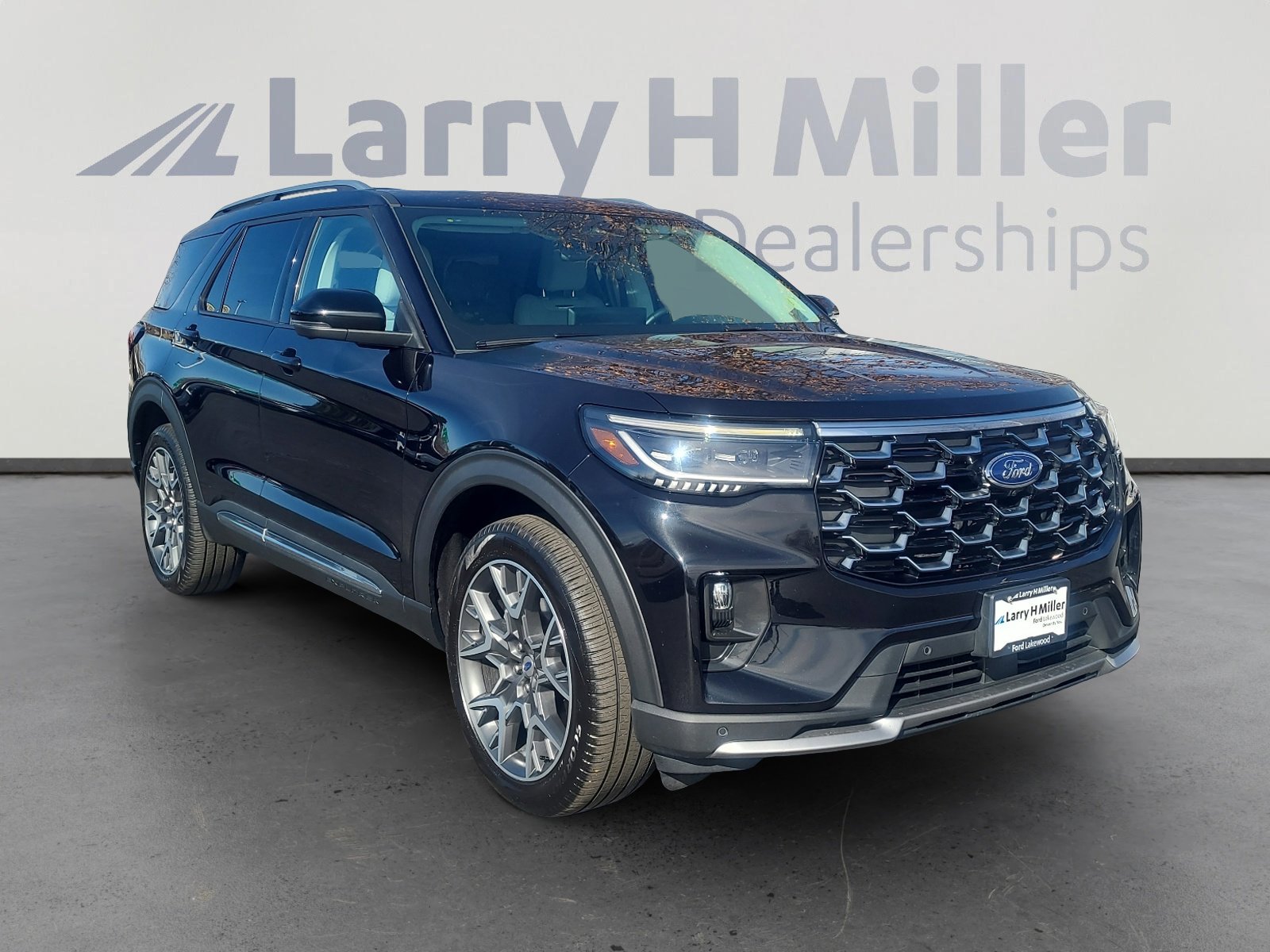 Certified 2025 Ford Explorer Platinum w/ Ultimate Package image 8