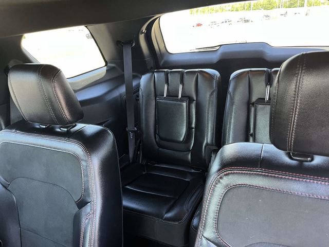 Certified 2019 Ford Explorer XLT w/ Equipment Group 202A image 8