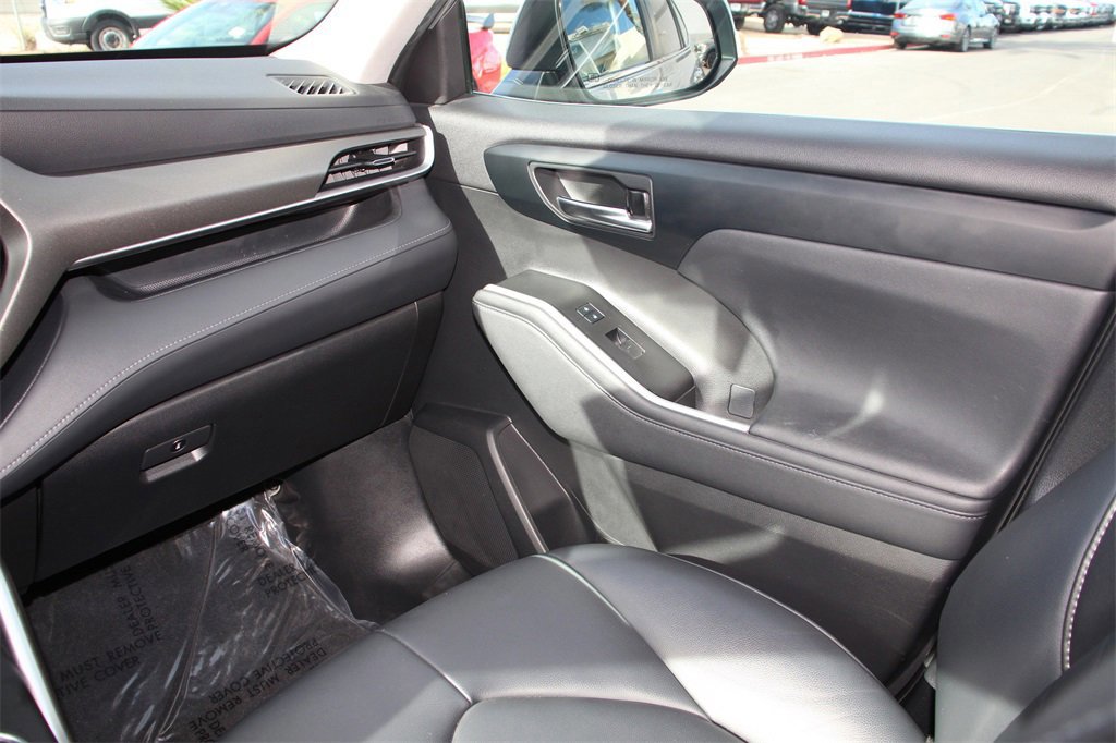 Used 2023 Toyota Highlander XLE image 18