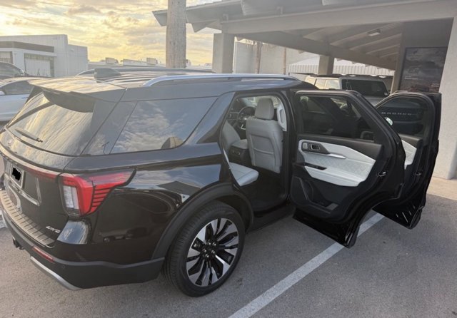 Certified 2026 Ford Explorer Platinum w/ LUX Leather Package AWD/4WD image 6