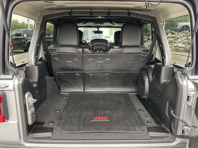 Used 2018 Jeep Wrangler Unlimited Sahara AWD/4WD image 8