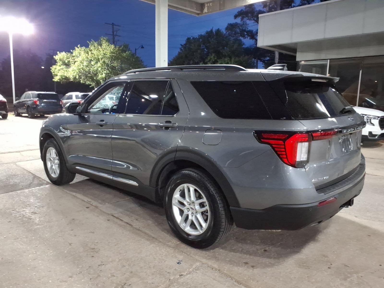 Certified 2025 Ford Explorer Active AWD/4WD image 4