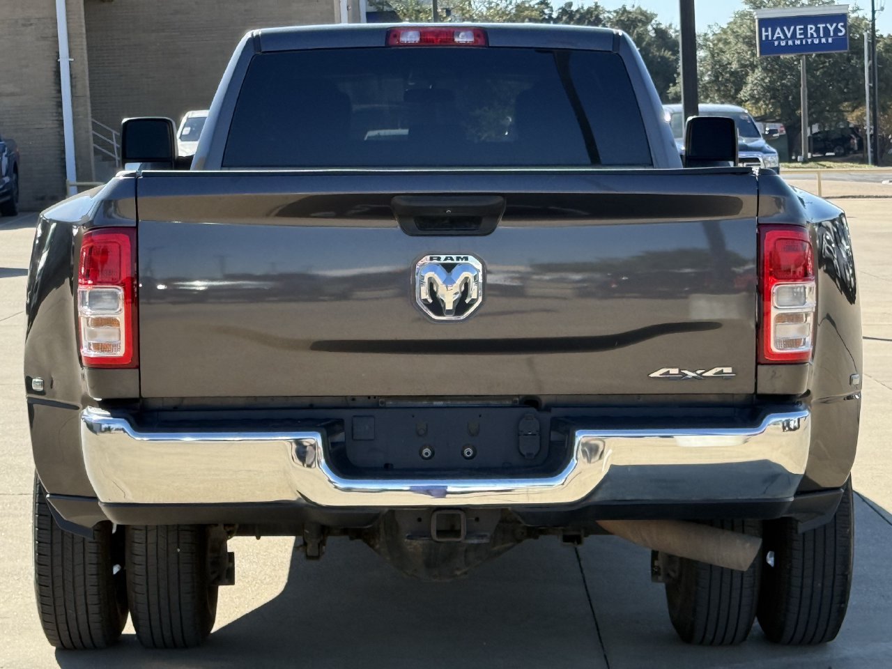 Used 2024 RAM 3500 Tradesman w/ Chrome Appearance Group AWD/4WD image 6